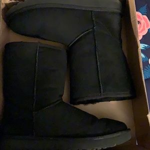 Black ugh boot short
